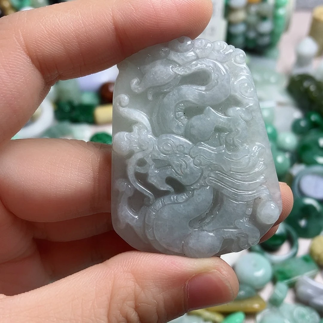 翡翠颈饰未镶嵌龙牌
