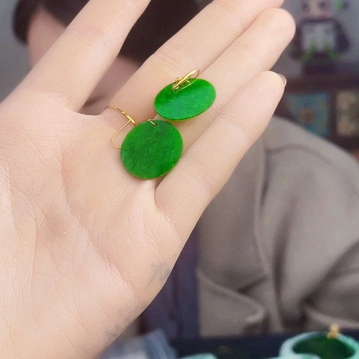 翡翠18K金镶嵌颈饰多样性