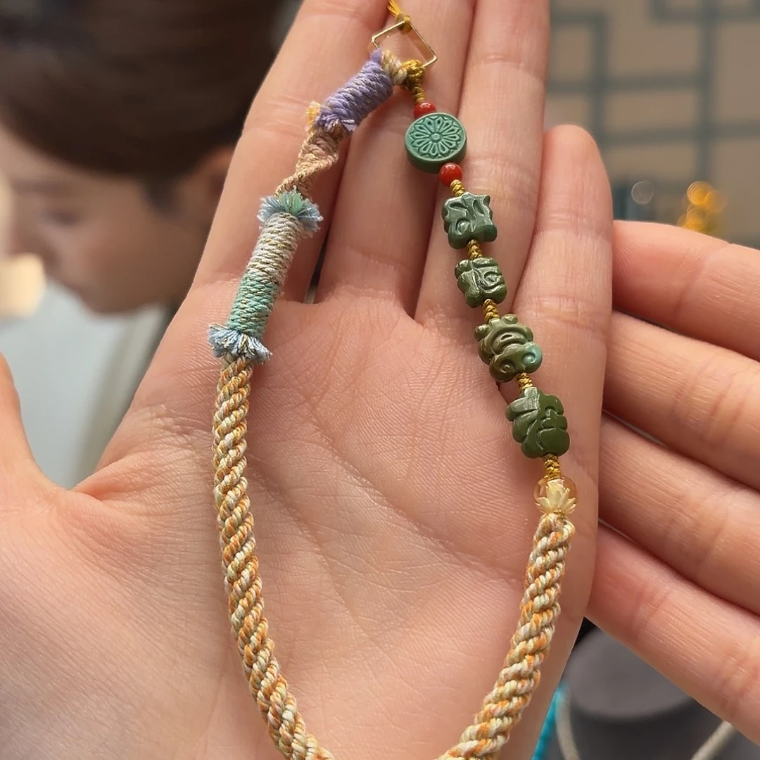 绿松石未镶嵌颈饰