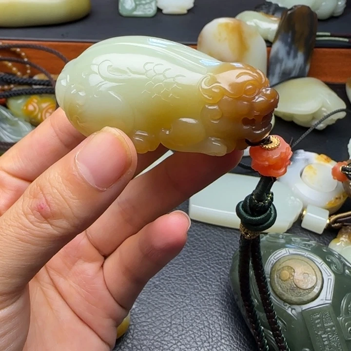 三***物和田玉(糖玉)未镶嵌挂件