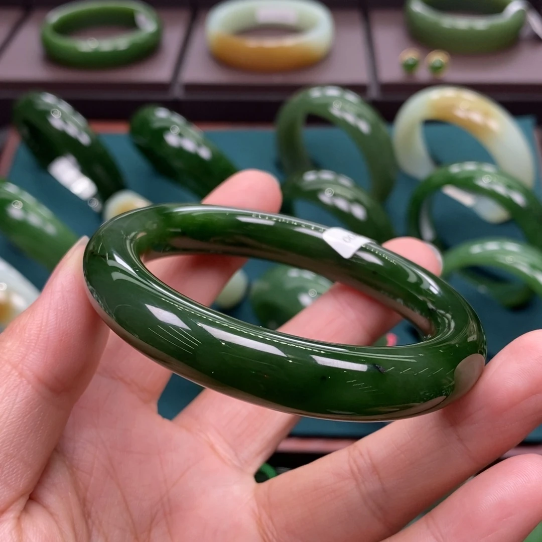 和田玉（碧玉）未镶嵌手镯