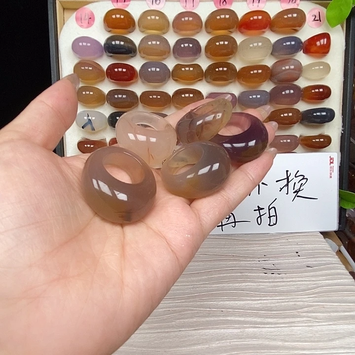 蒙***，玛瑙/玉髓未镶嵌戒指