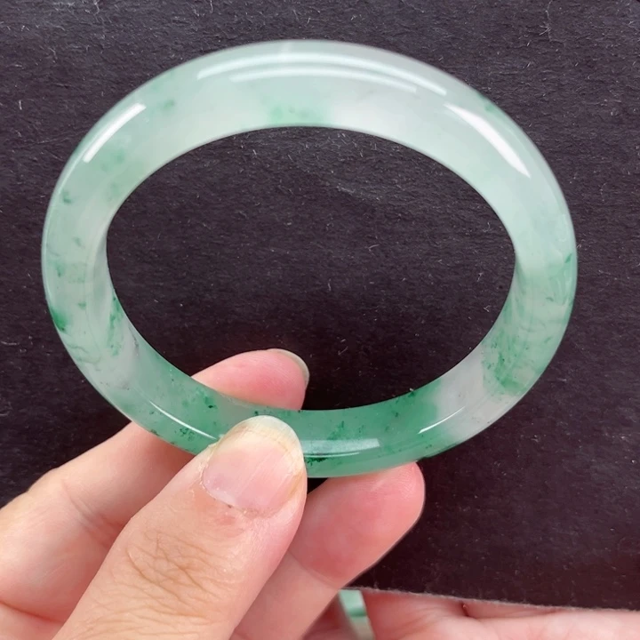 未镶嵌手镯石英质玉