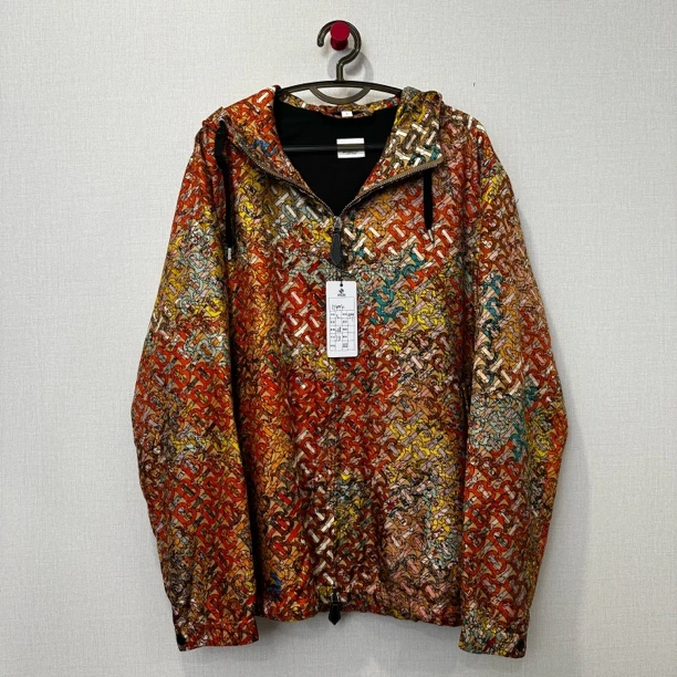 99新 BURBERRY/博柏利 彩色外套 尺码：L 11494