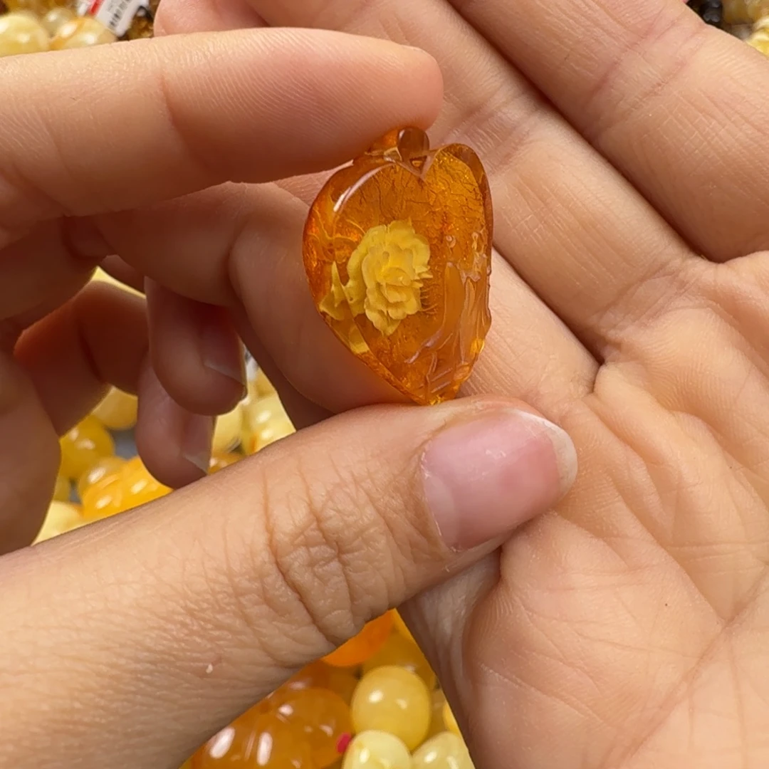 琥珀未镶嵌珠宝奇石