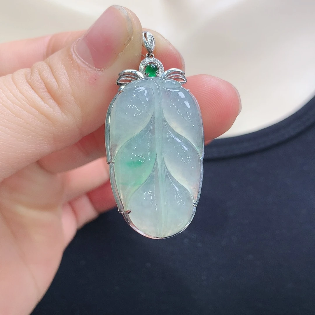 翡翠颈饰18K金镶嵌叶子