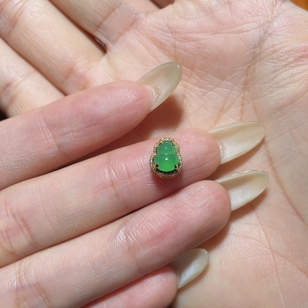 凌***妹翡翠18K金镶嵌吊坠(不含链)