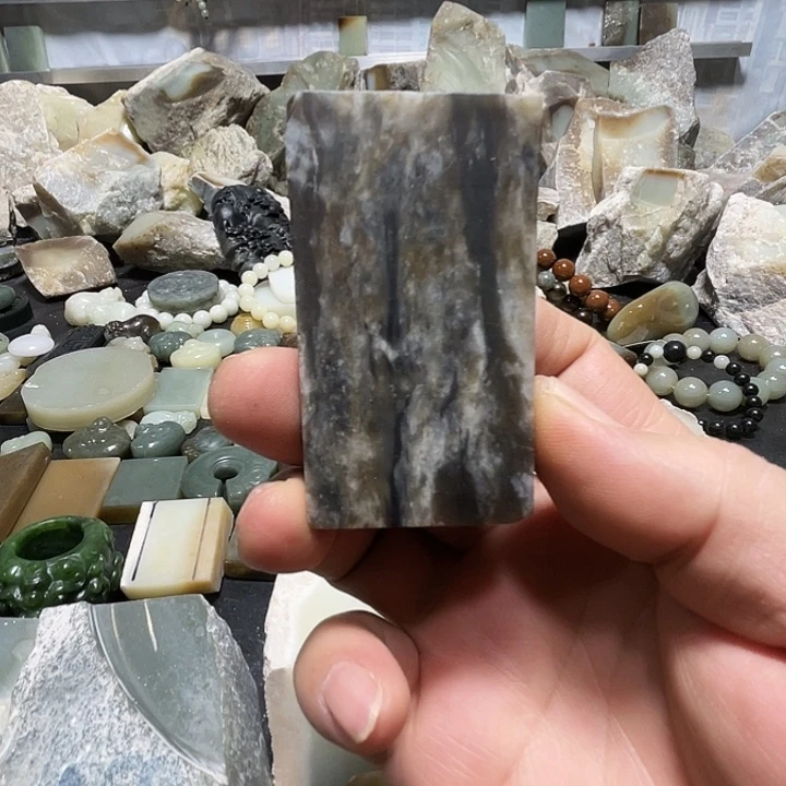 和田玉（糖玉）未镶嵌把件