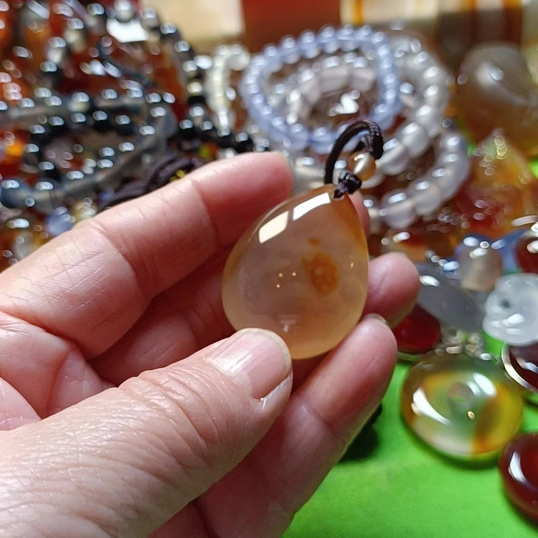 玛瑙/玉髓颈饰未镶嵌小*雯