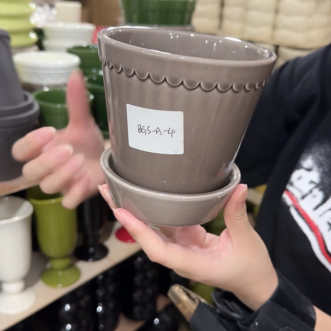 a4灰色带托花盆花盆花盆
