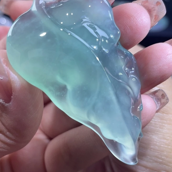 翡翠未镶嵌颈饰叶子