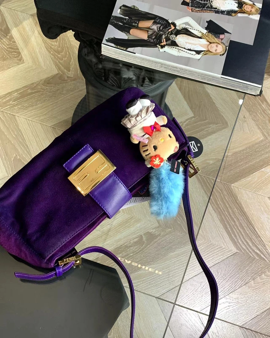 95新 FENDI/芬迪 紫色麂皮法棍大号 28cm 16897514