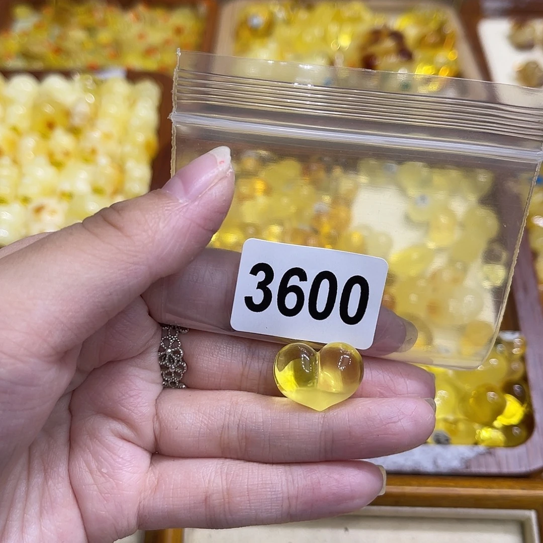 琥珀未镶嵌颈饰蜜蜡