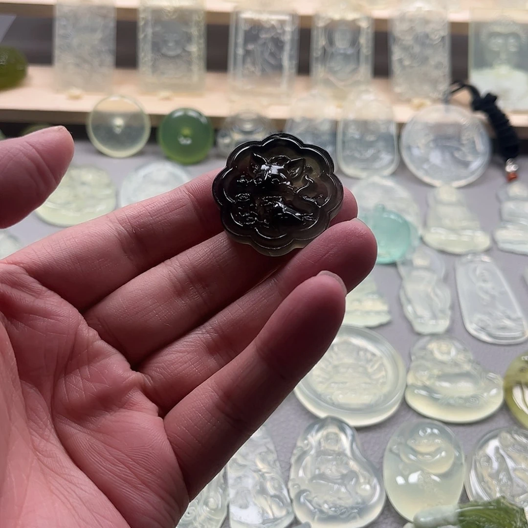 蛇纹石玉颈饰未镶嵌