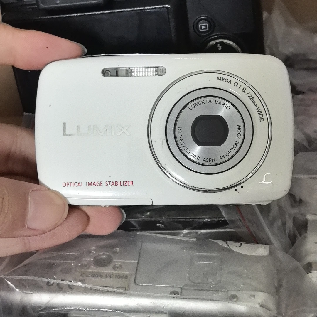 95新 Panasonic   S1  1200万像素，4倍光学变焦