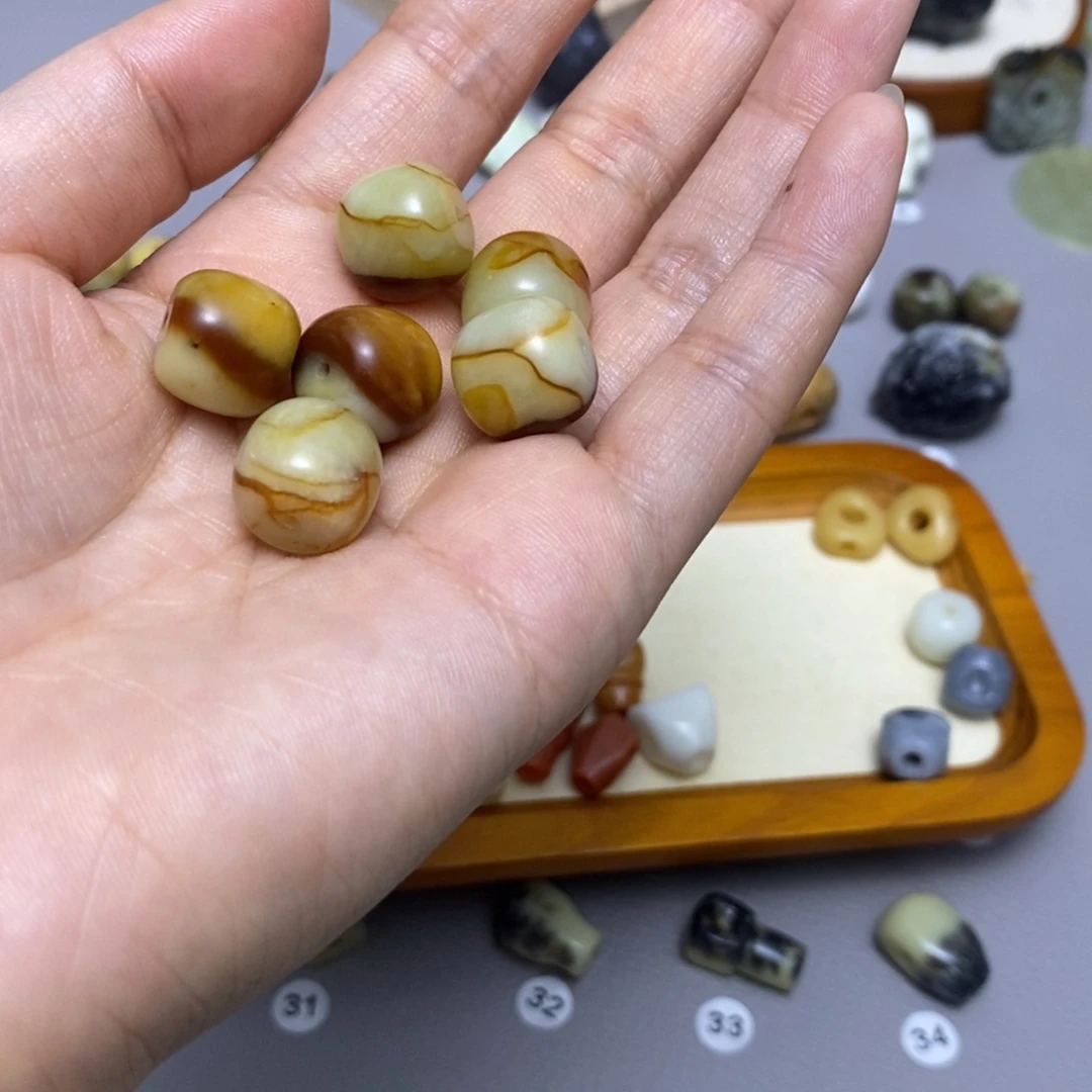 蛇纹石玉配饰合金红*