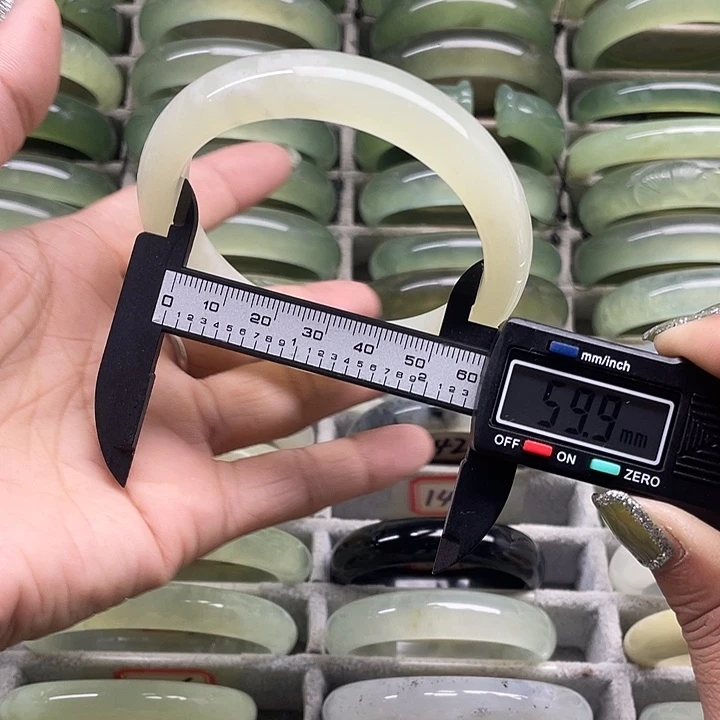 蛇纹石玉未镶嵌手镯143