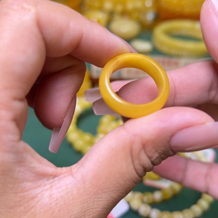 蜜蜡未镶嵌珠宝奇石