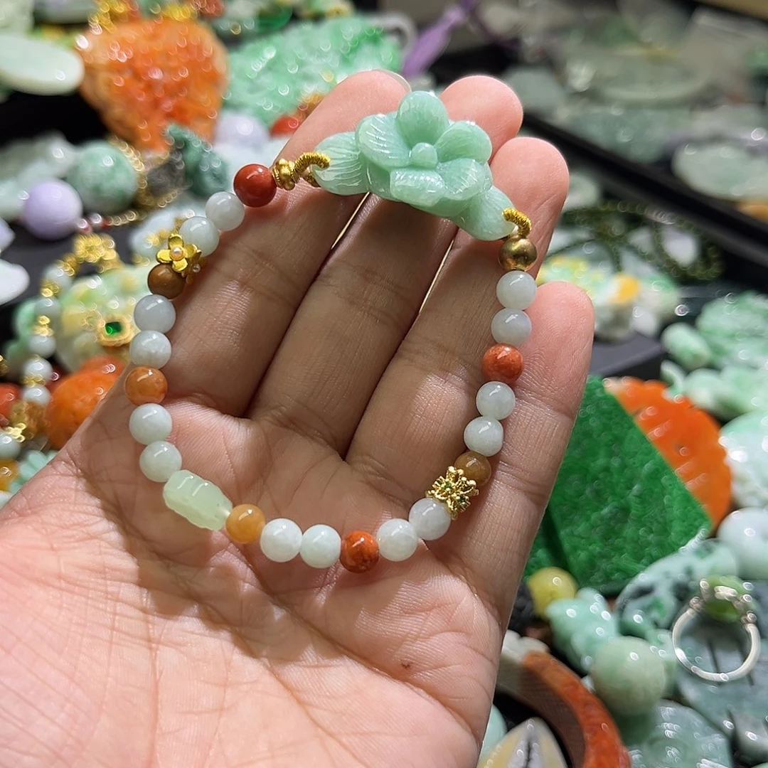 翡翠未镶嵌颈饰待编织