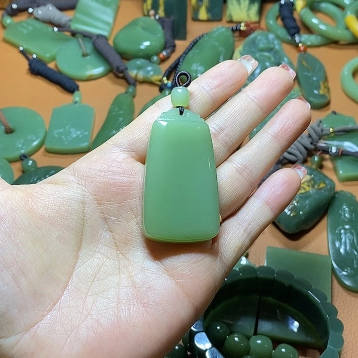 岫岩老玉（透闪石质玉）未镶嵌颈饰