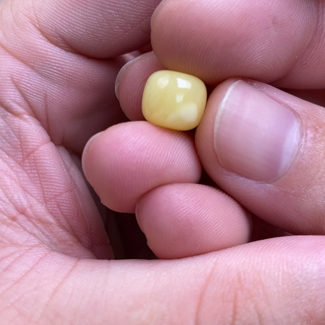 -***w裸石蜜蜡未镶嵌配饰