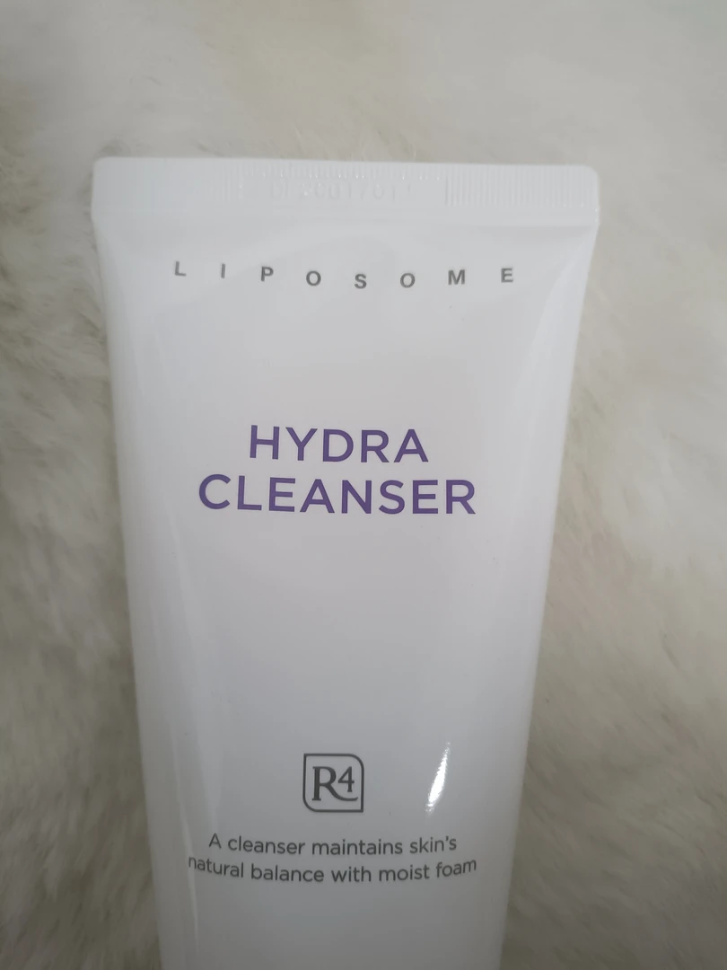 高品质保湿洗面奶 1支