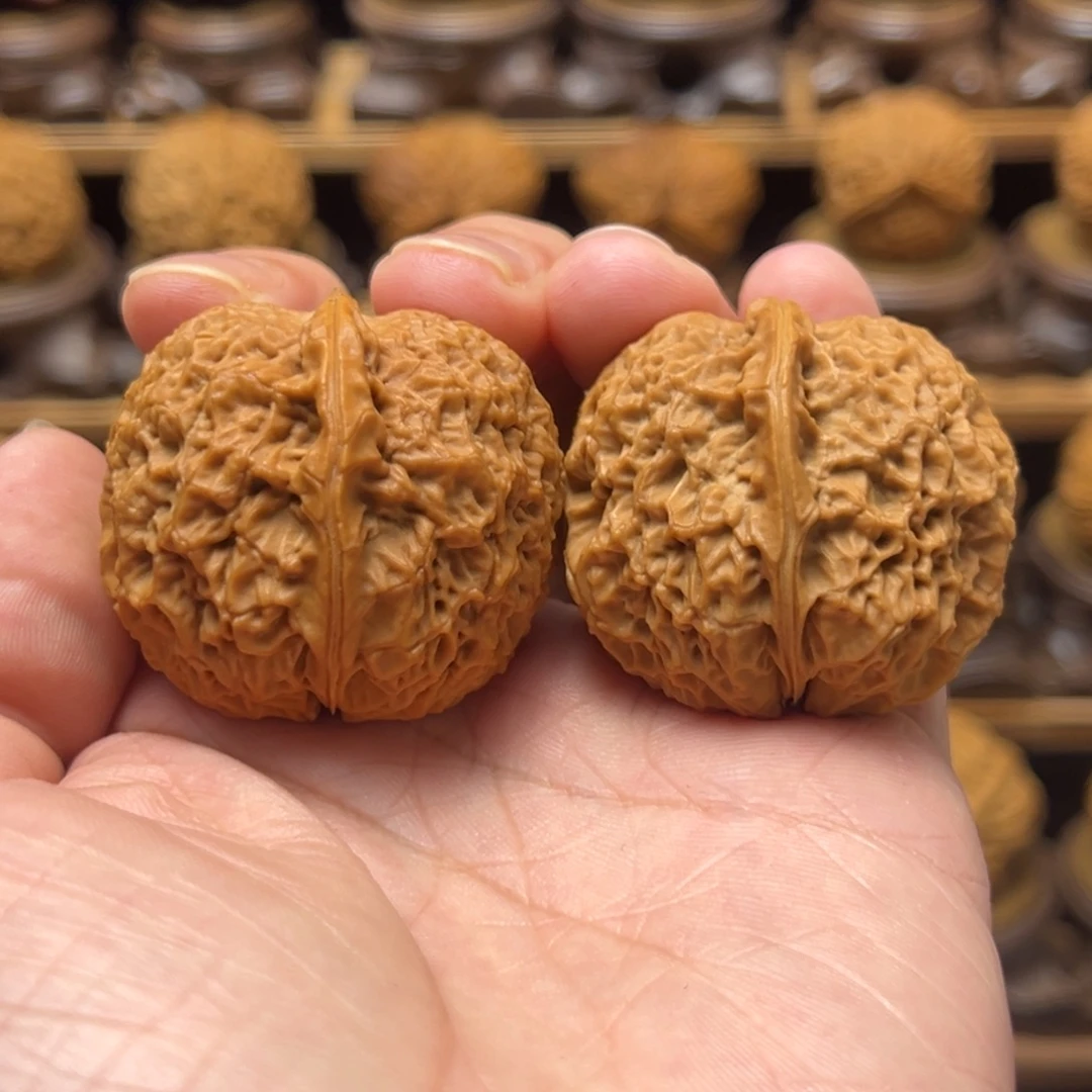 把件文玩核桃40mm九龙官帽。开播福利