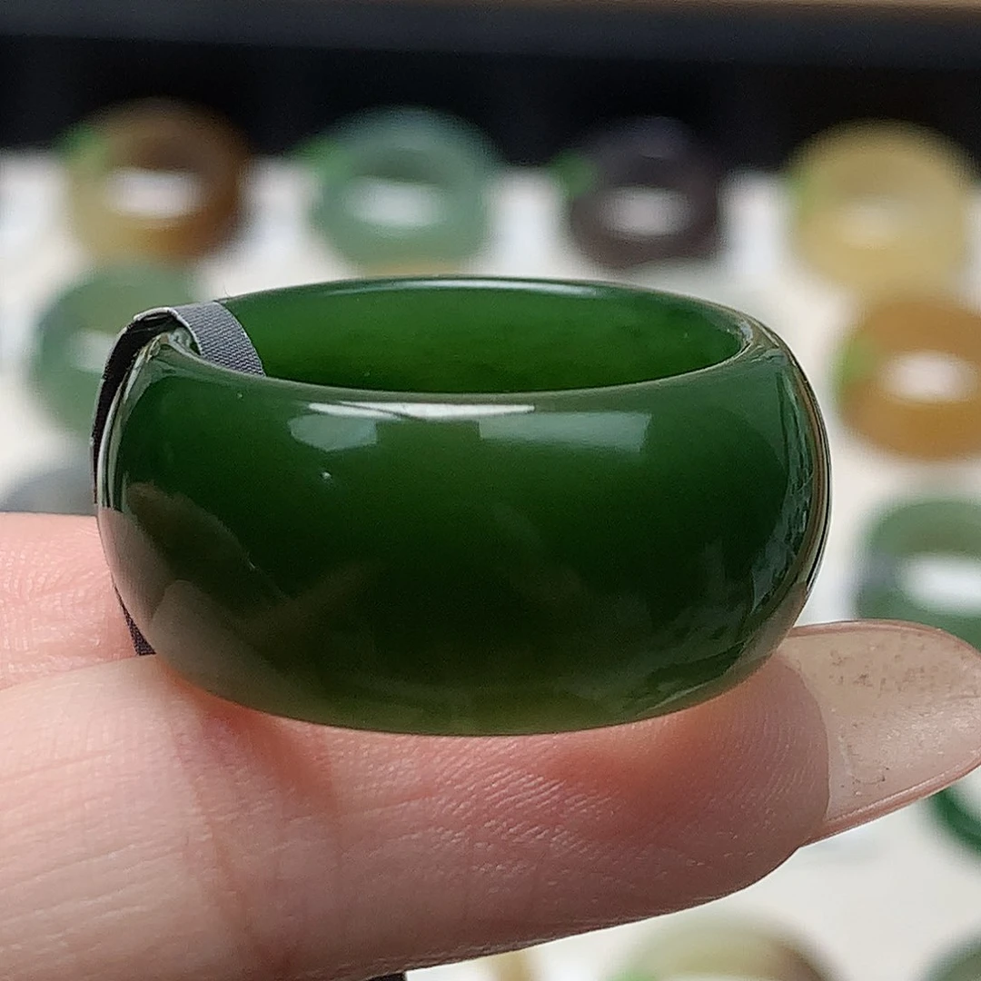 未镶嵌戒指和田玉