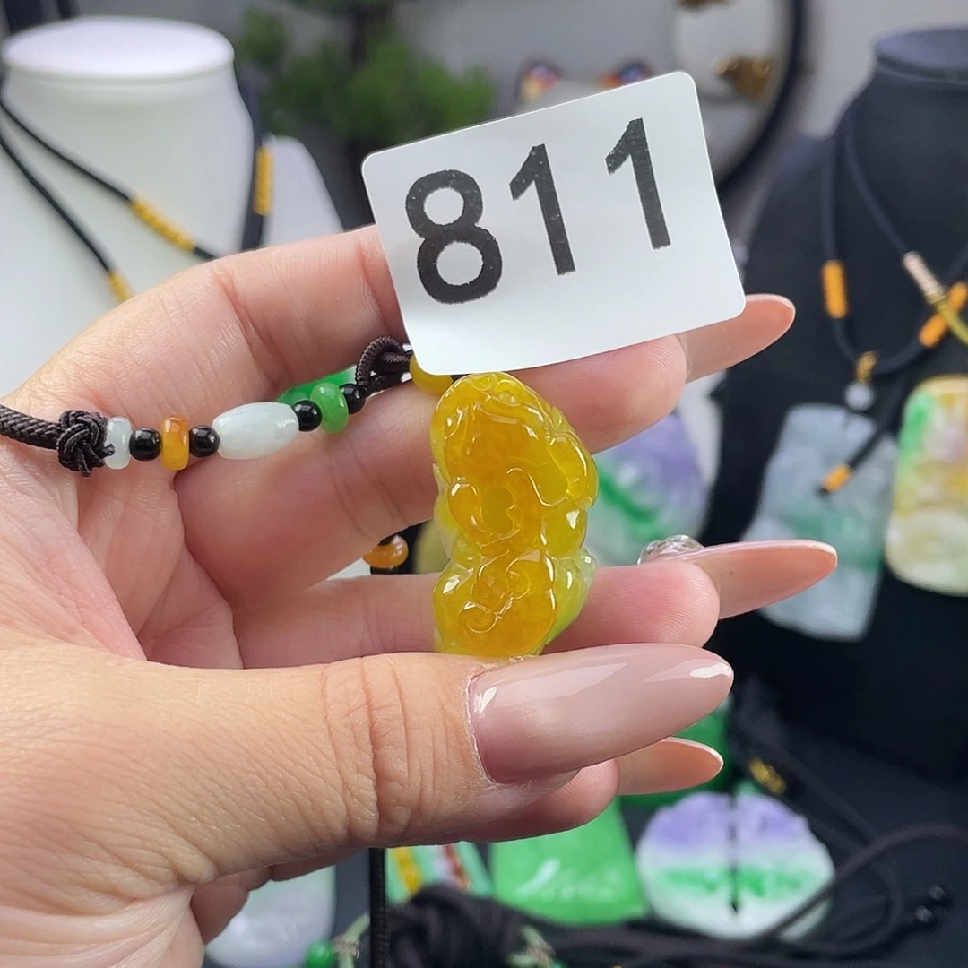 翡翠未镶嵌吊坠(赠链)