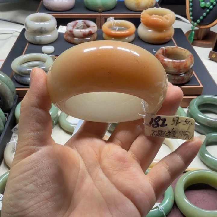 石英质玉未镶嵌手镯