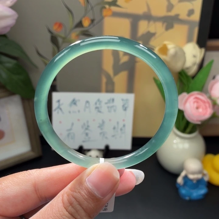 翡翠未镶嵌手镯渐变冰晴绿