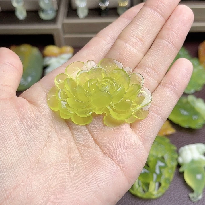 蛇纹石玉颈饰未镶嵌飞****?