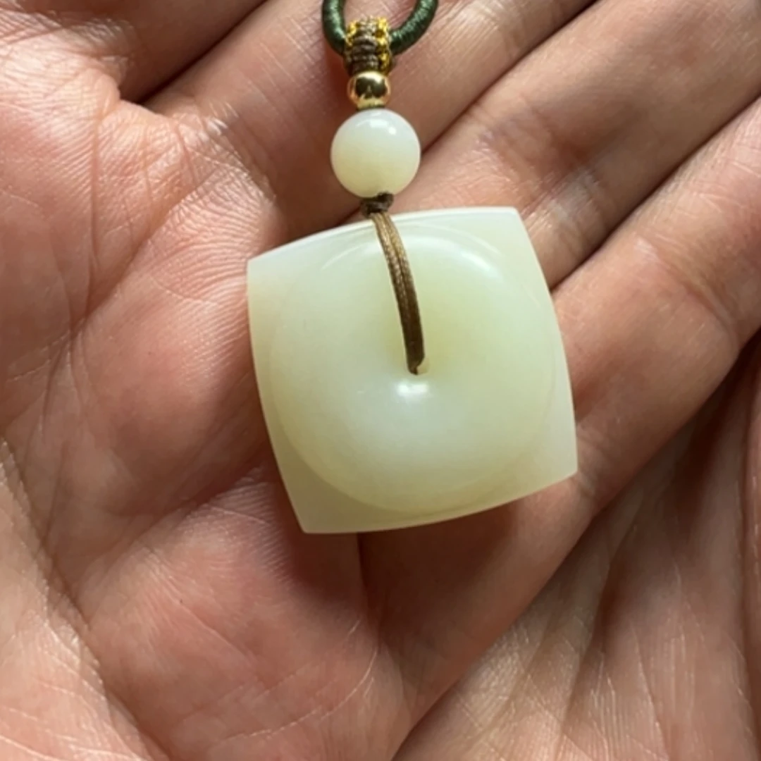 【闪购商品】颈饰未镶嵌和田玉