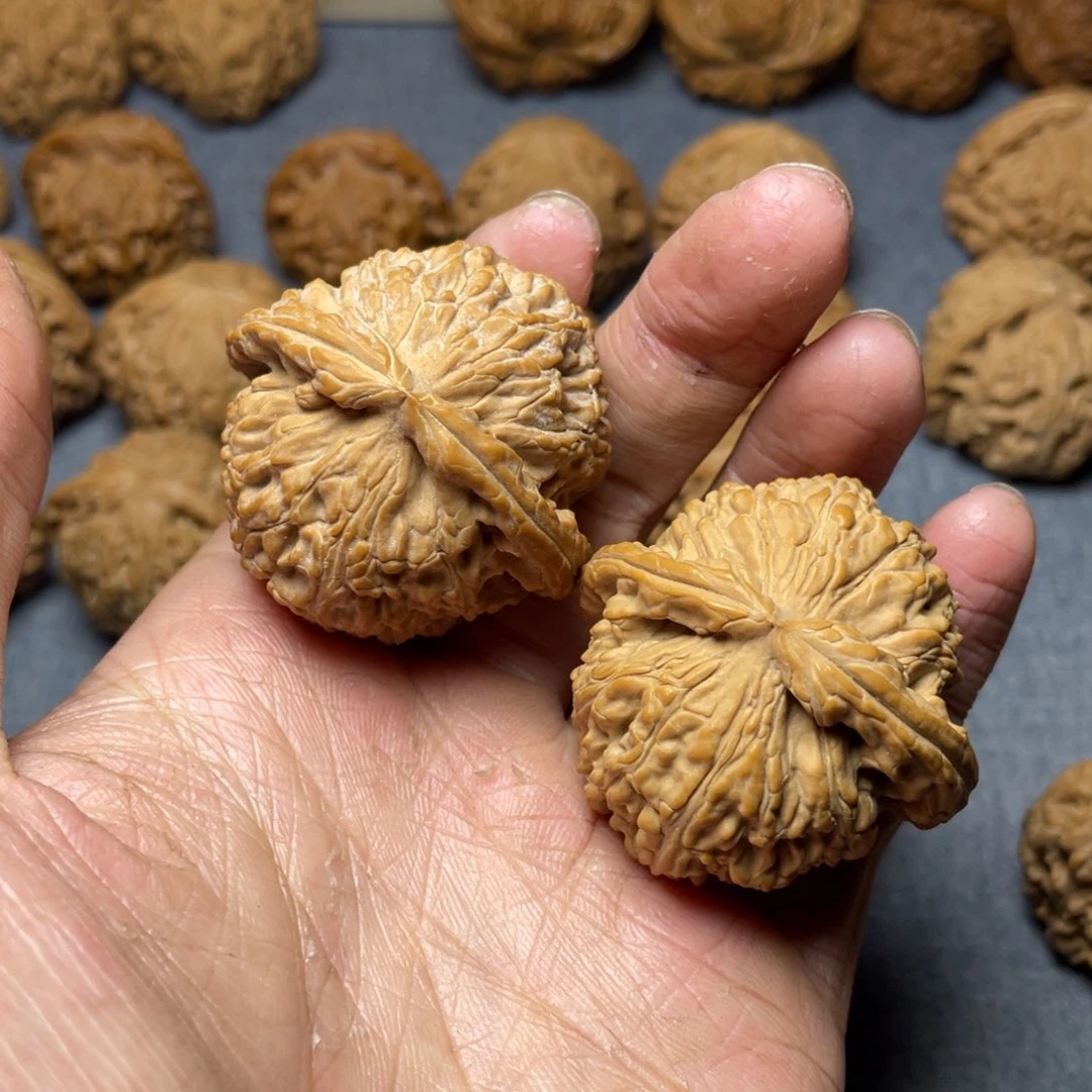 大***点文玩核桃吊坠核桃