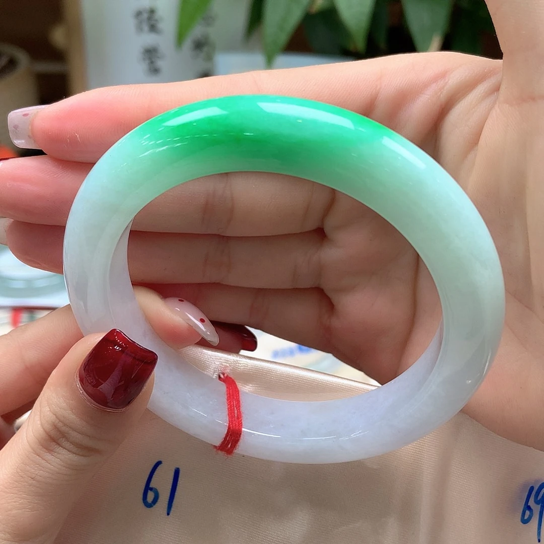 翡翠未镶嵌手镯辣绿白底青30号