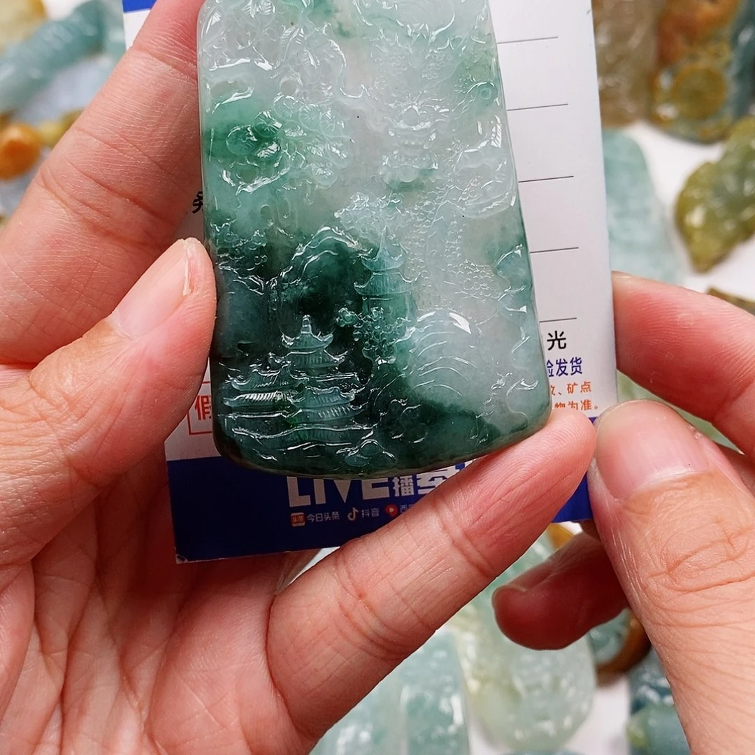 翡翠未镶嵌颈饰山水龙牌