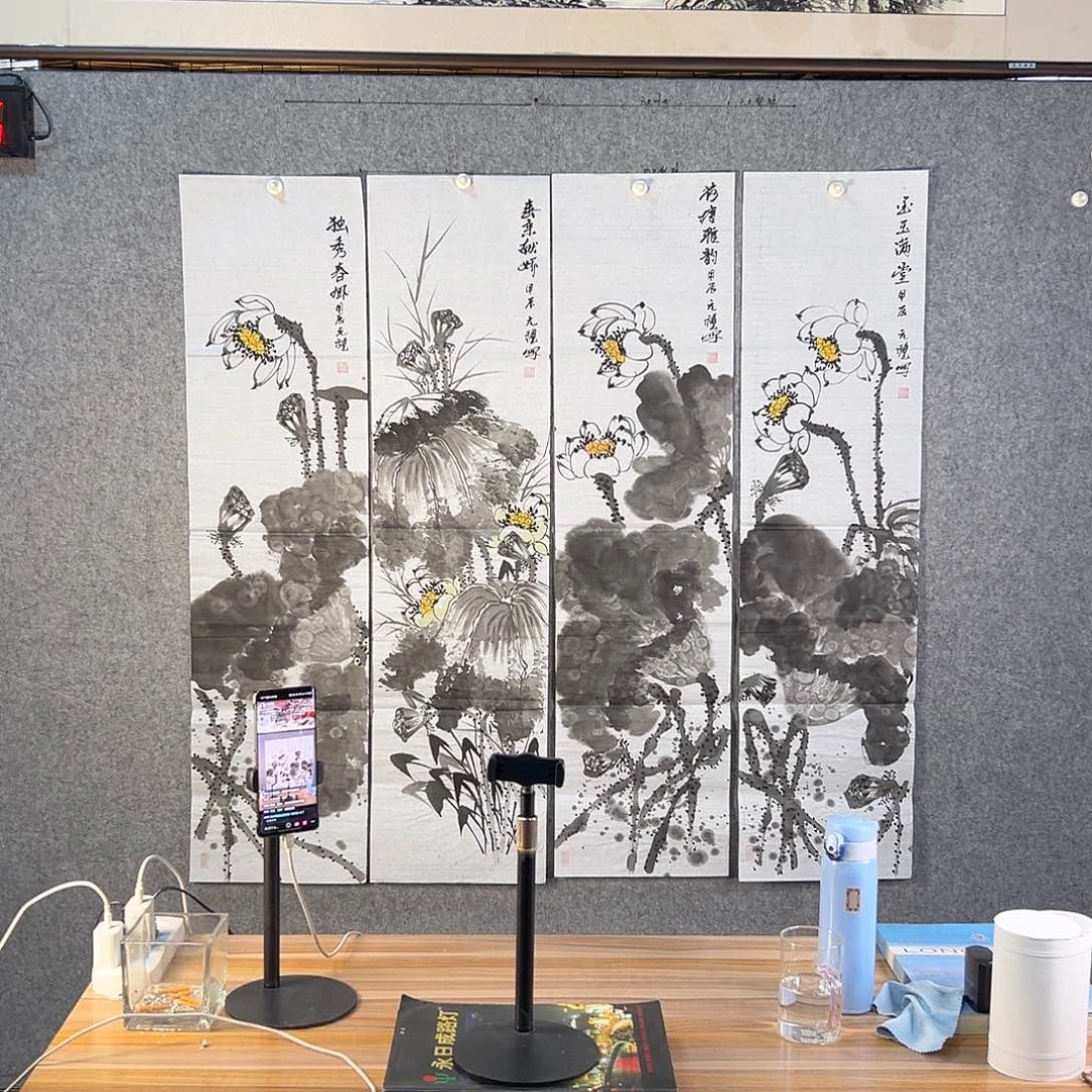 国画476 花鸟在树丛的顶端发出巨大声音