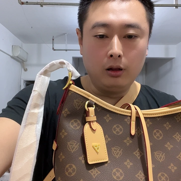 蚕丝聚酯纤维锦纶牛皮纸小牛皮（革）