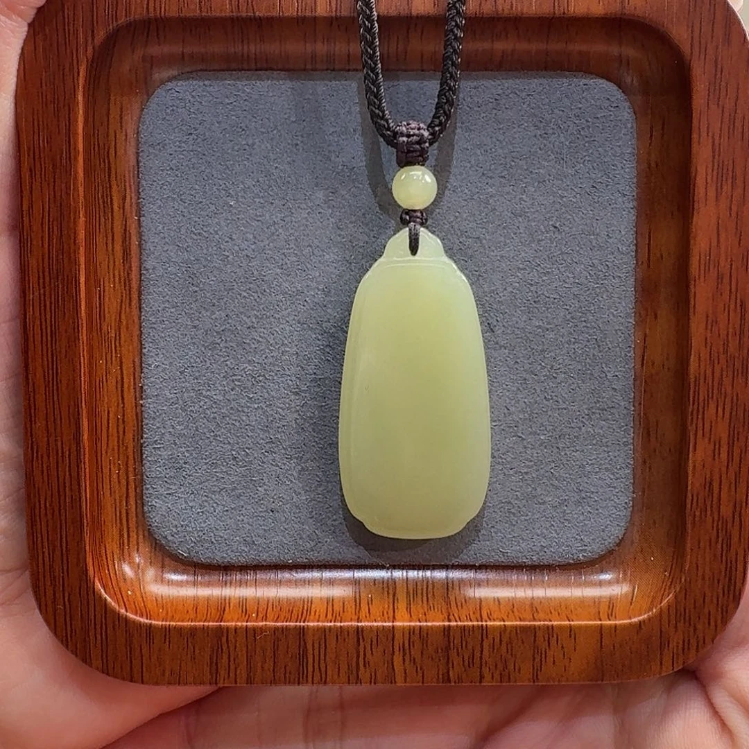 和田玉未镶嵌颈饰无事牌