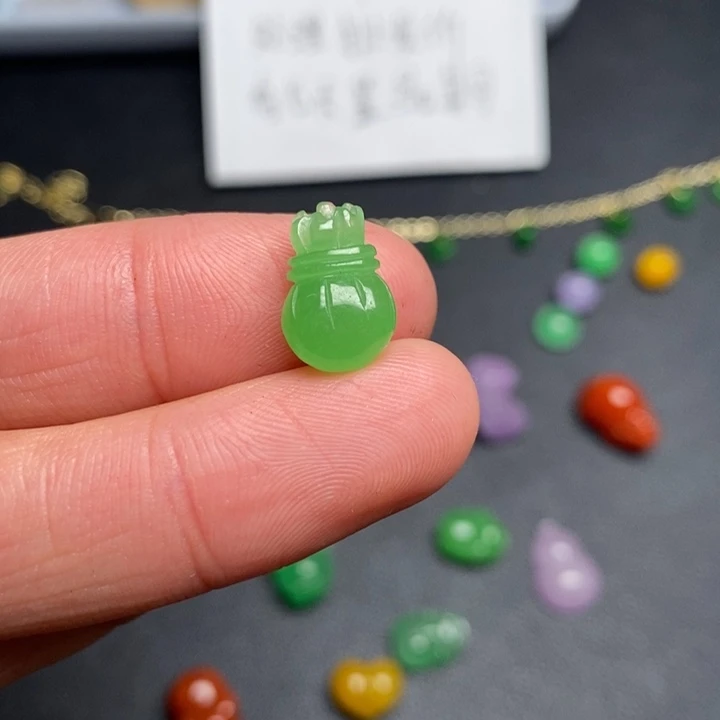 翡翠未镶嵌颈饰挂件