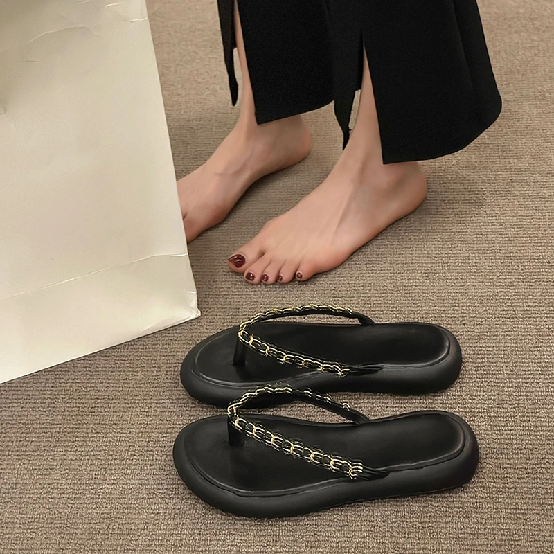 夏季凉拖鞋女2025新款百搭外穿时尚平底休闲黑色一字带链条人字拖