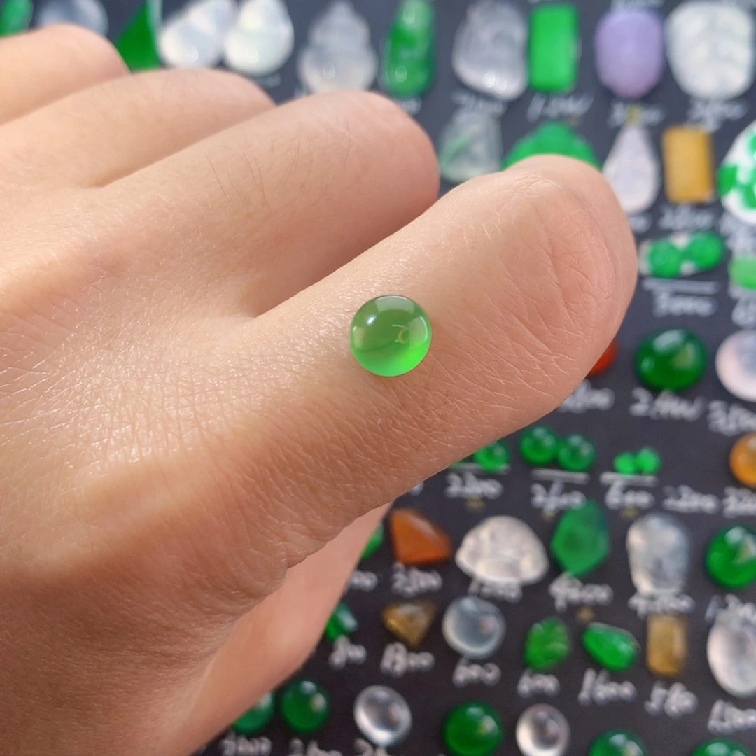 翡翠未镶嵌颈饰绿蛋