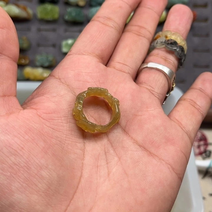 蛇纹石玉戒指合金好****点