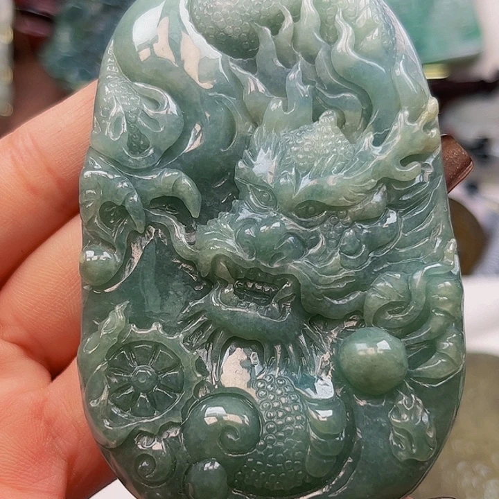 翡翠未镶嵌颈饰挂件