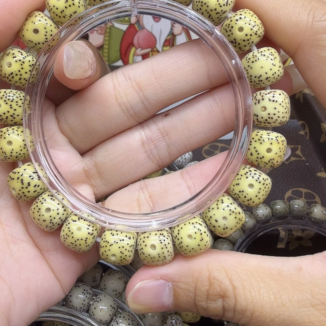 吊坠星月菩提鸡油黄L1