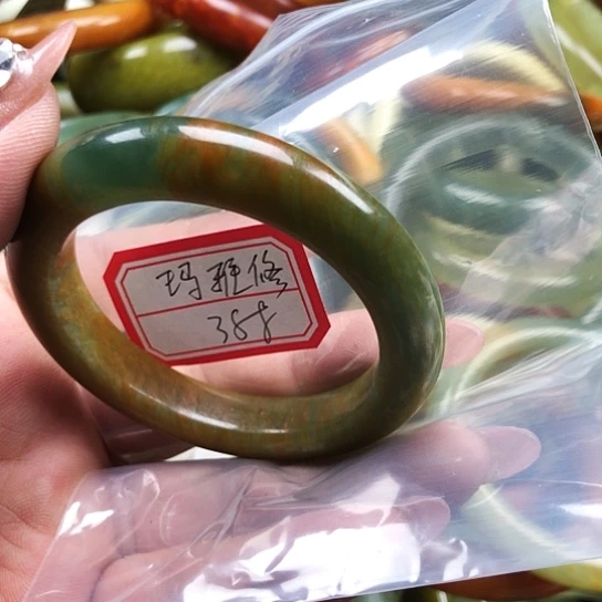 蛇纹石玉手镯未镶嵌玛*修