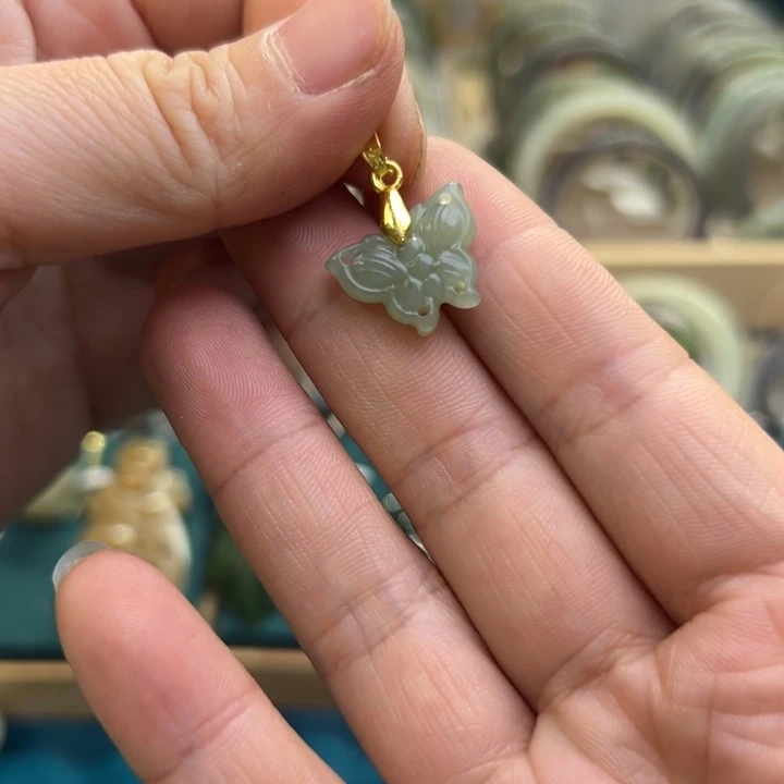 和田玉颈饰未镶嵌小蝴蝶