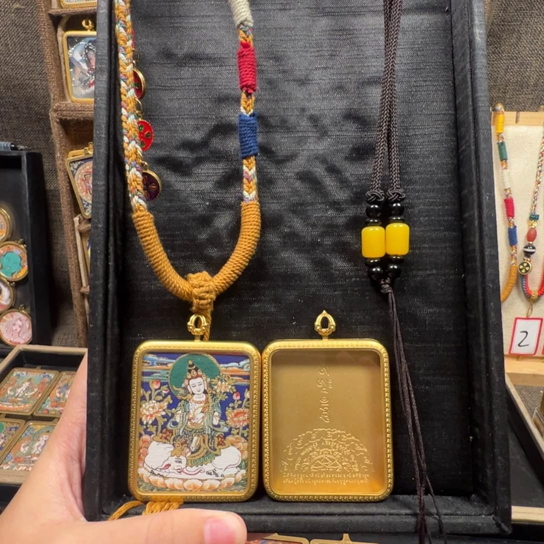 吊坠?**?唐卡是在英国伦敦举行婚礼时举行