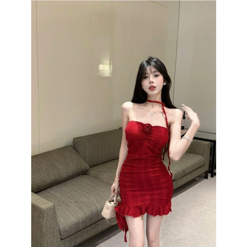 夏季新款时尚多巴胺连衣裙纯欲荷叶边不规则抹胸上衣休闲短裤套装