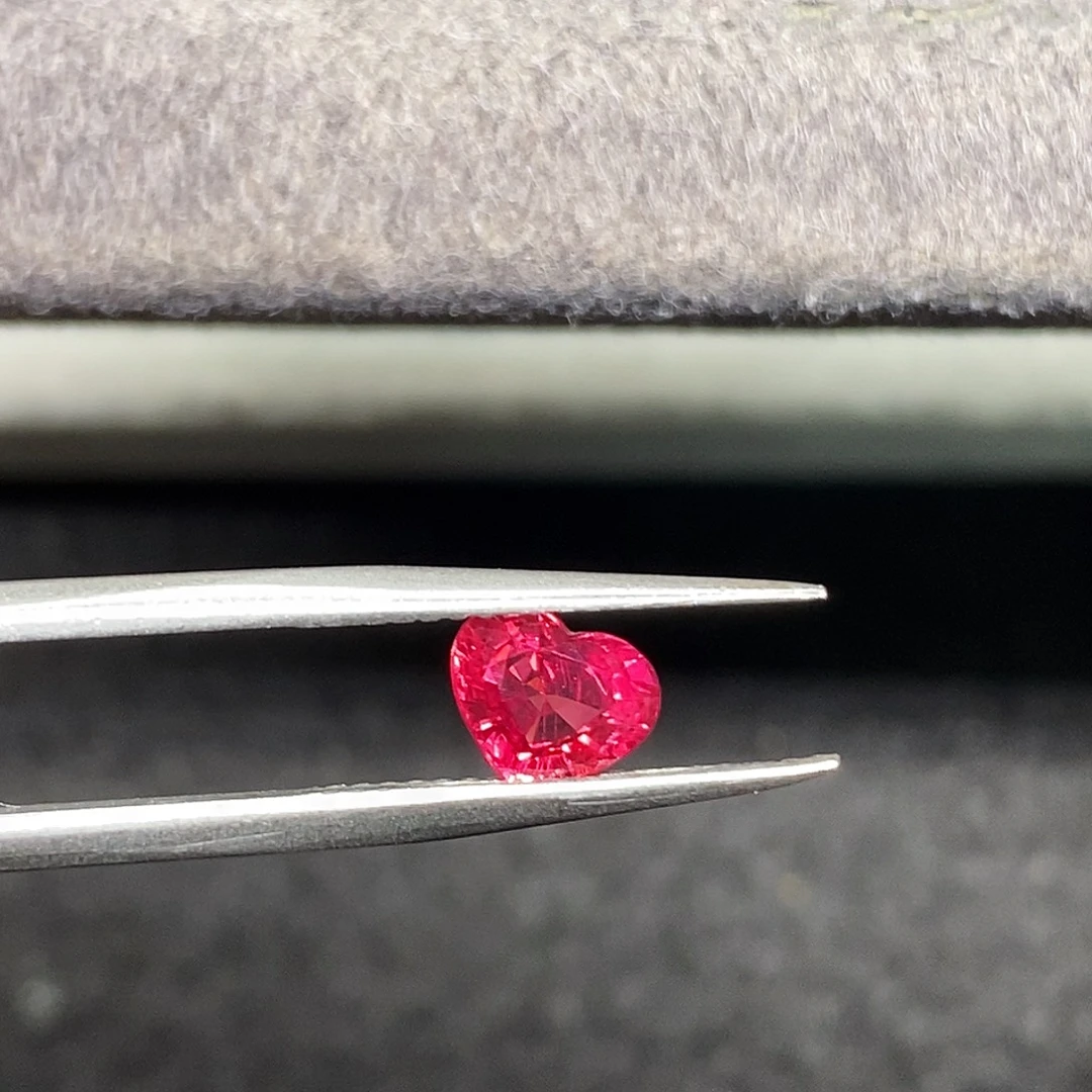 红宝石裸石1.15克拉天然全净玻璃体满火彩鸽血红红宝石